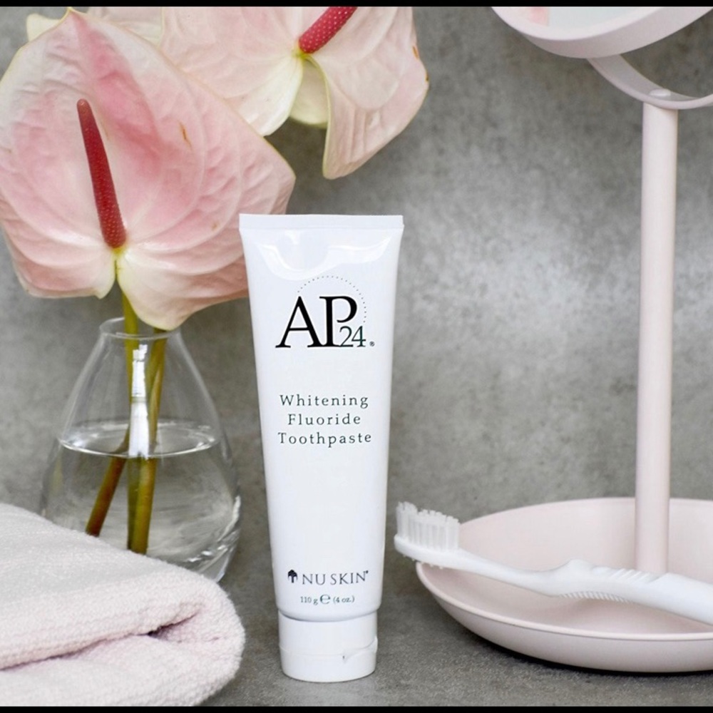 Teeth whitening toothpaste